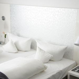 Zimmer mit Kingsize-Bett